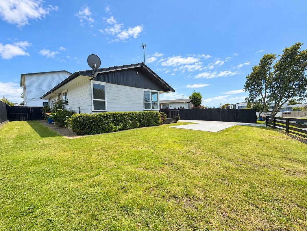 4 Pipitea Place, Massey, Auckland - Carousel 10