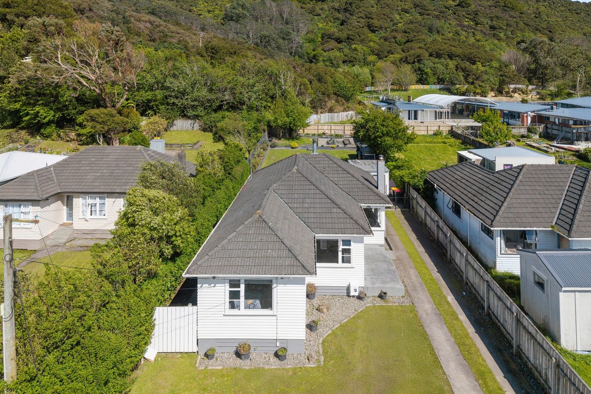 203 Wellington Road, Wainuiomata, Lower Hutt - Carousel 1