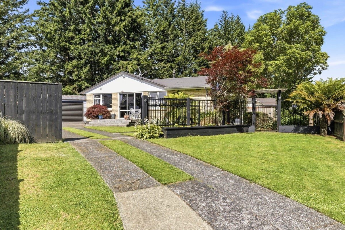 11 Paekitawhiti Street, Turangi - Carousel 1
