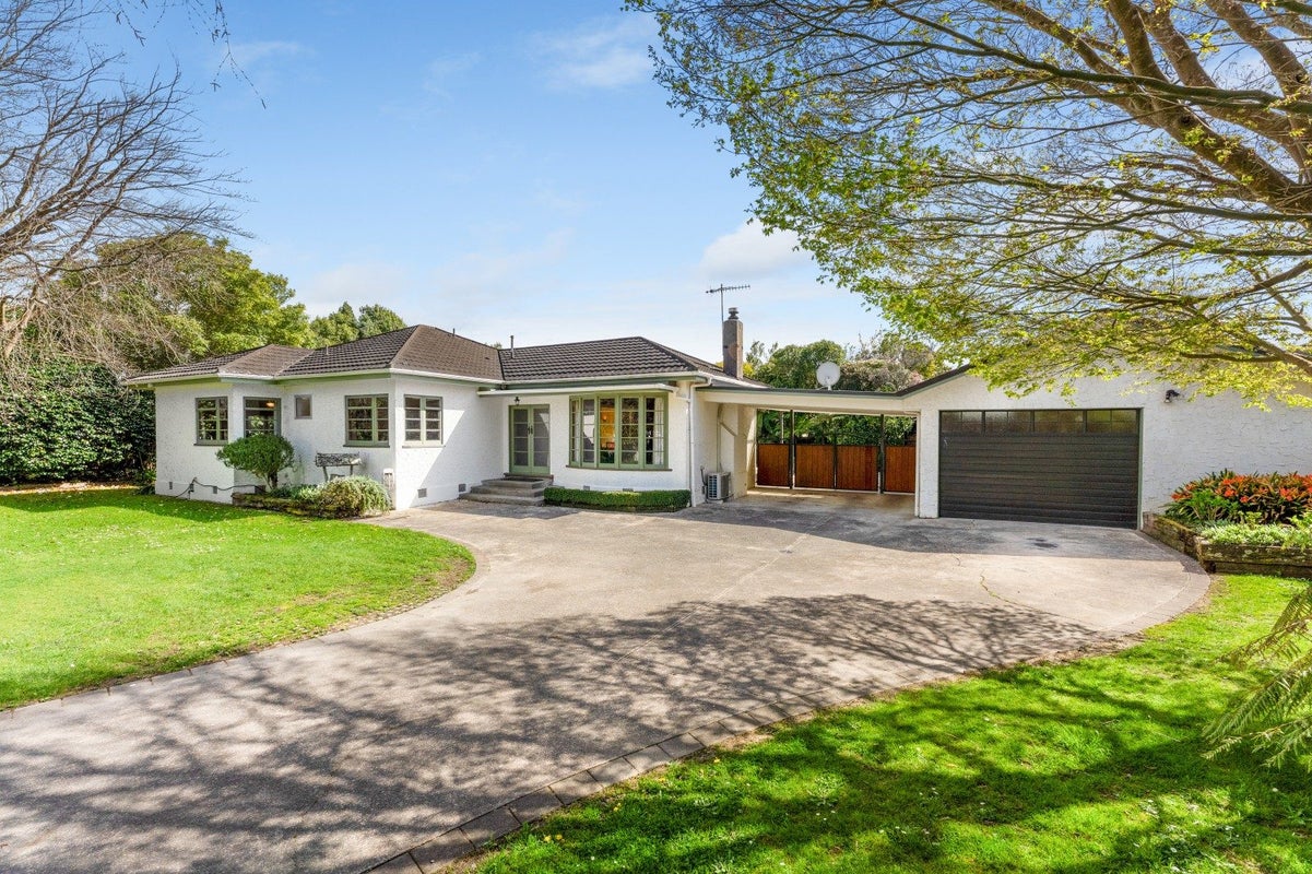 79 Pahiatua Street, Hokowhitu, Palmerston North - Carousel 1