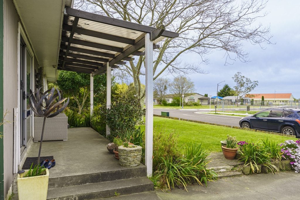 55 Caernarvon Drive, Flaxmere, Hastings - Carousel 2