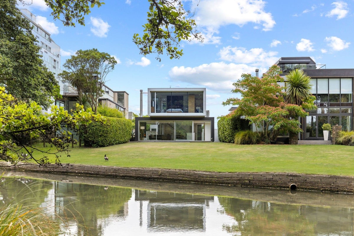 3 Millbank Lane, Merivale, Christchurch - Carousel 2
