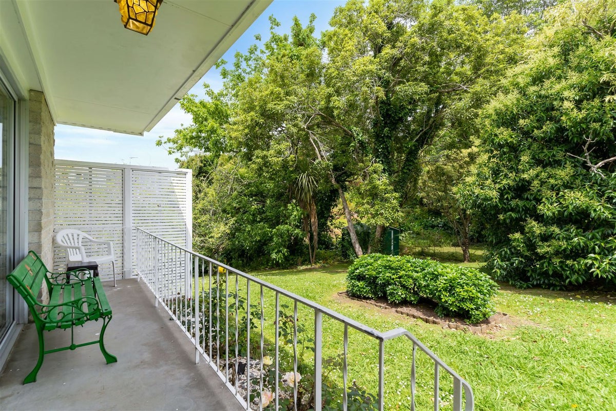 2/14 Pegler Drive, Howick, Auckland - Carousel 1