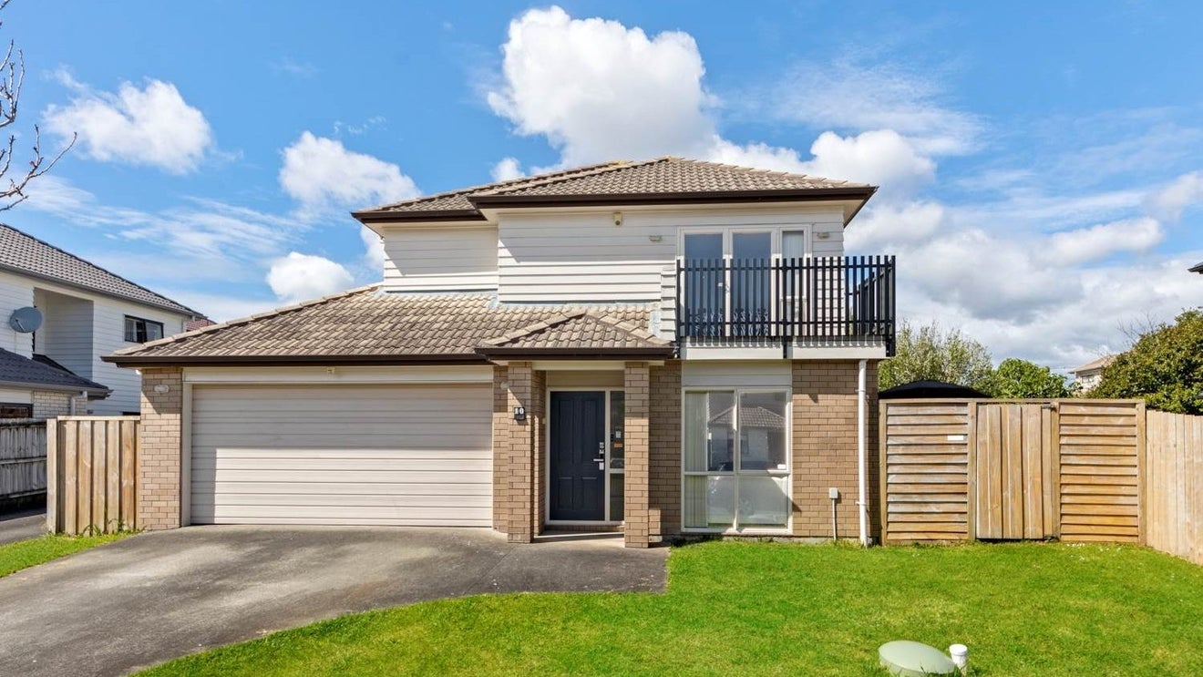 10 Merlot Way, Te Atatu South, Auckland - Carousel 1