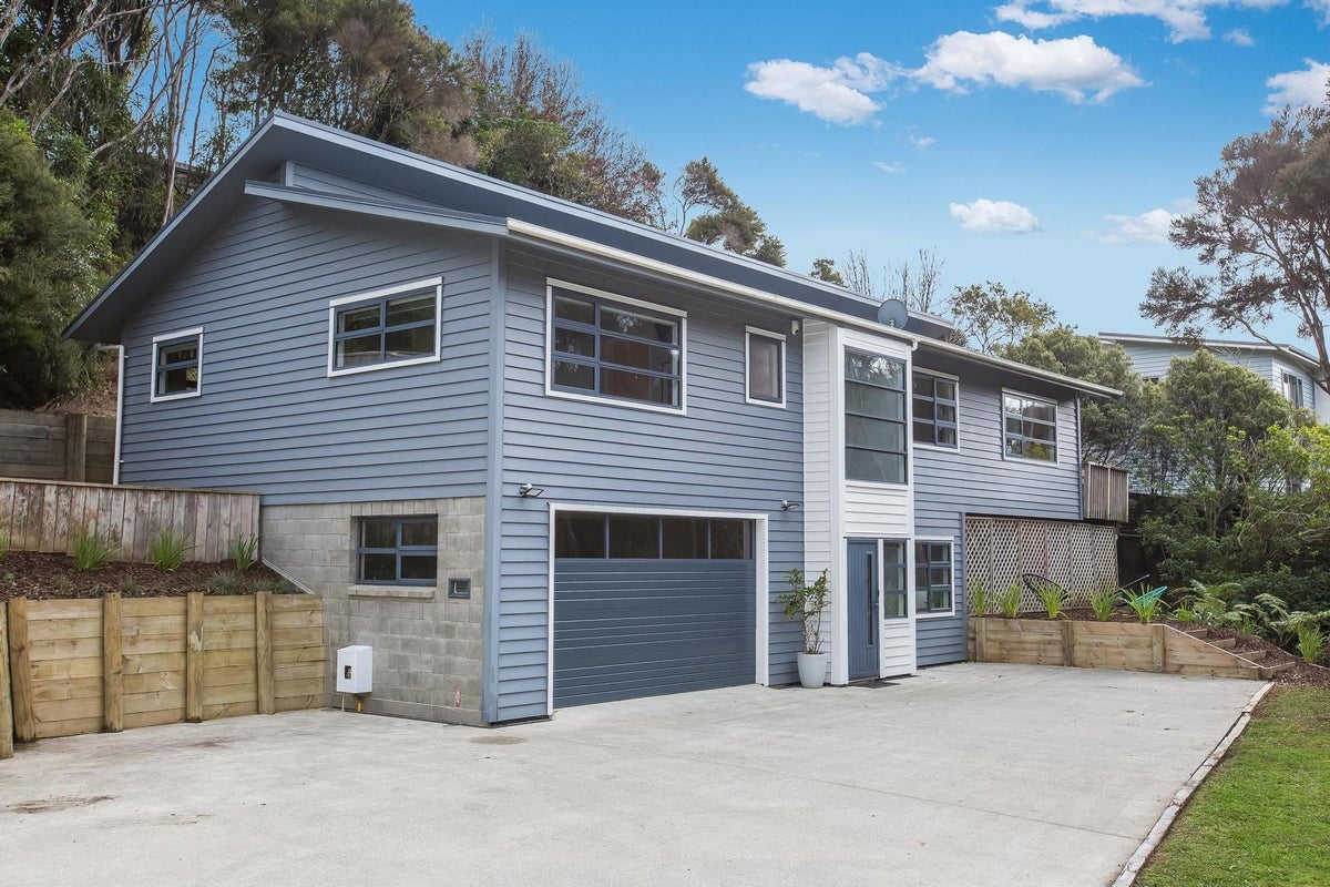 132 Navigation Drive, Whitby, Porirua - Carousel 1