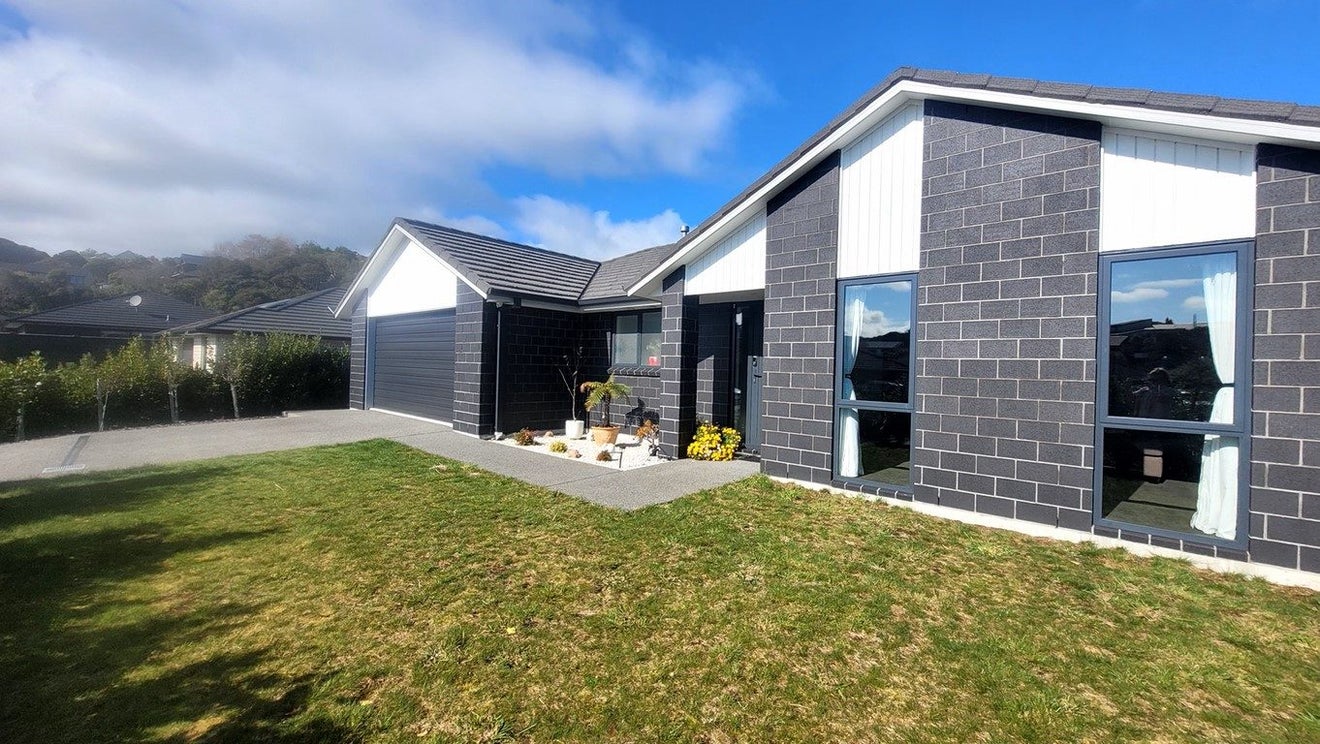 9 Tide Lane, Whitby, Porirua - Carousel 2