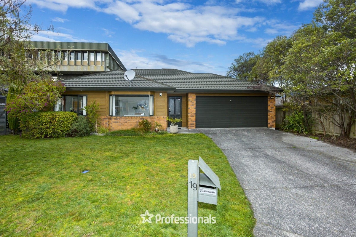 19 Talbot Grove, Trentham, Upper Hutt - Carousel 2