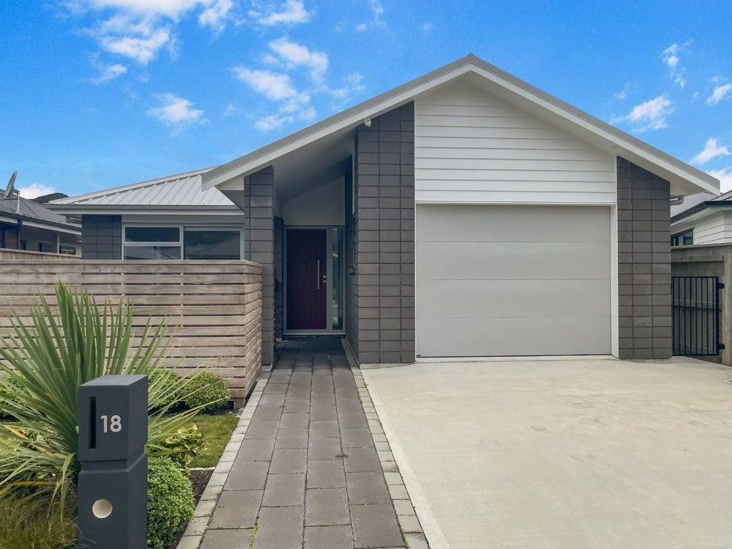 18 Te Ara o Motutawa, Avalon, Lower Hutt - Carousel 1