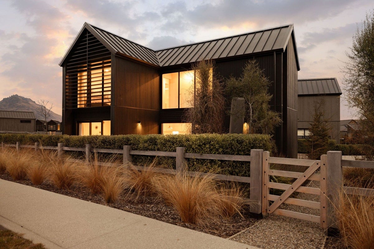 11 Mulholland Drive, Jacks Point, Queenstown - Carousel 2