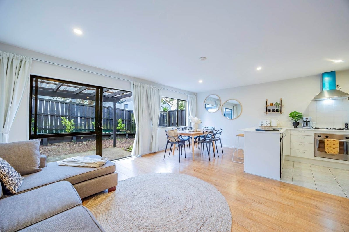 9/427 Albany Highway, Albany, Auckland - Carousel 1