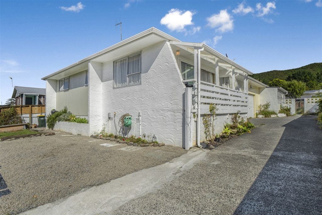 1/321 Wellington Road, Wainuiomata, Lower Hutt - Carousel 2