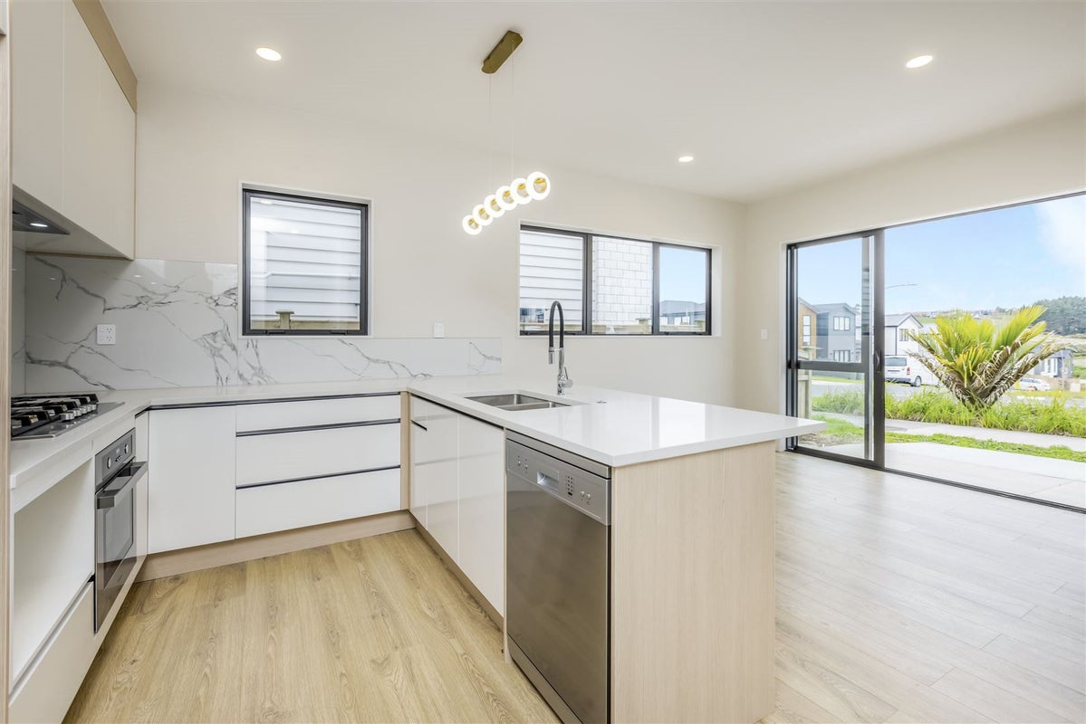 11A Ascent Street, Flat Bush, Auckland - Carousel 2