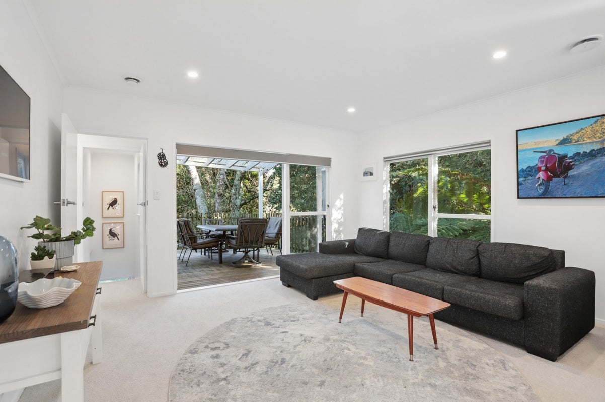 1 Kilgour Terrace, Huia, Auckland - Carousel 2