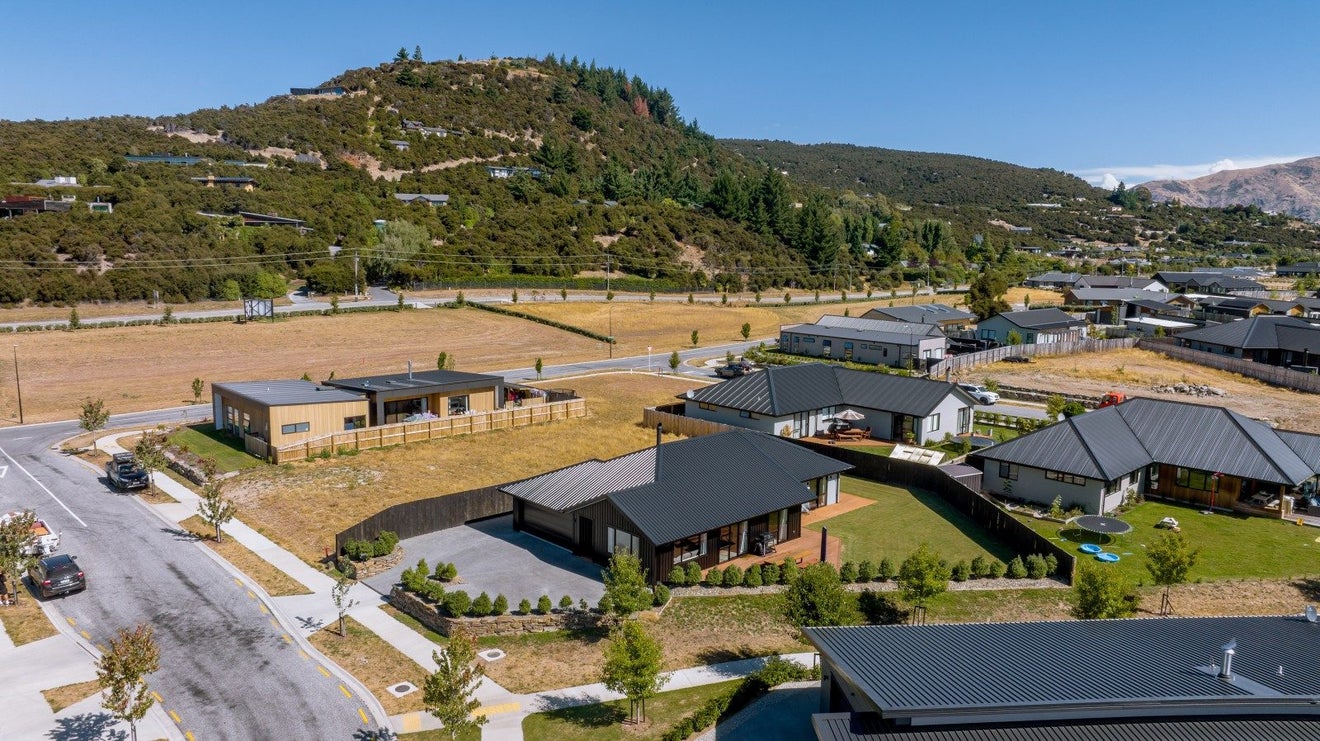 5 Tahi street, Albert town, Wanaka - Carousel 1