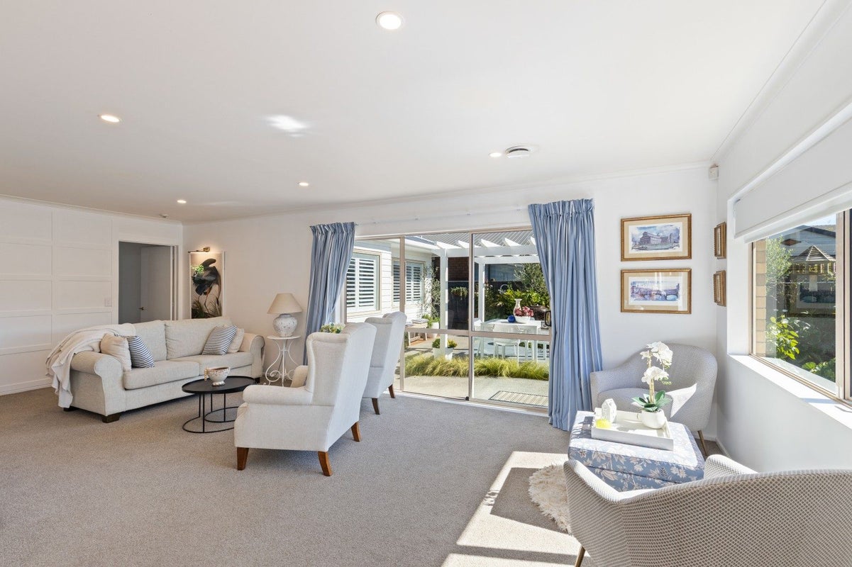 2/122 Clawton ST, Westown, New Plymouth - Carousel 2