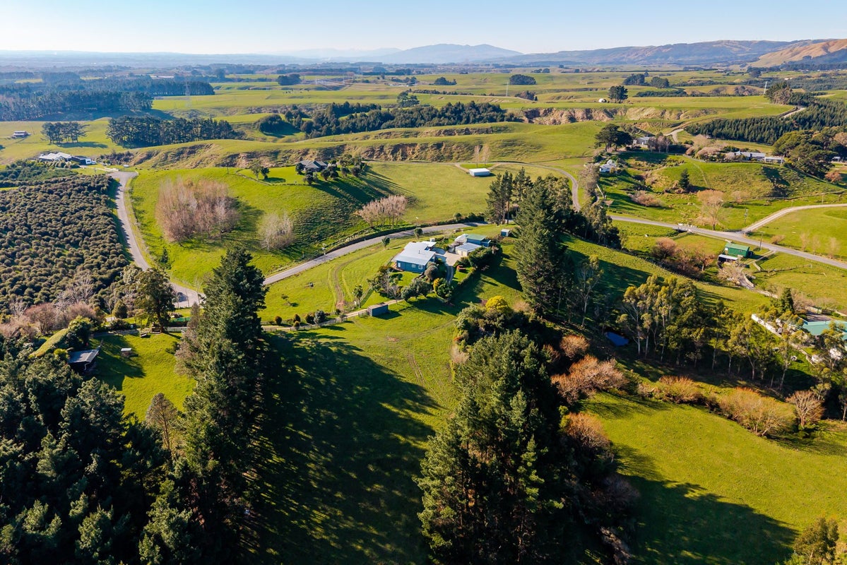 220 Kahuterawa Road, Linton, Palmerston North - Carousel 1