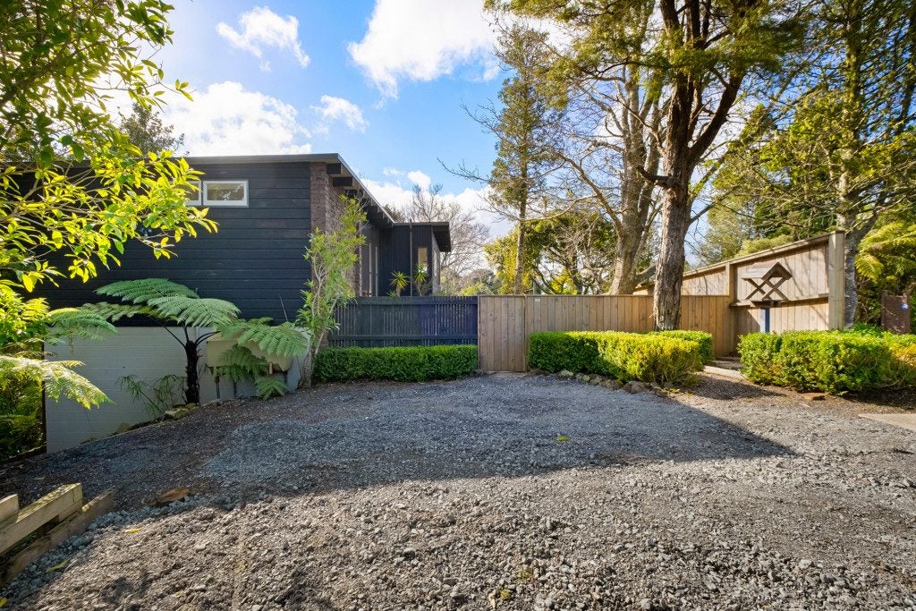 42 Tawini Road, Titirangi, Auckland - Carousel 27