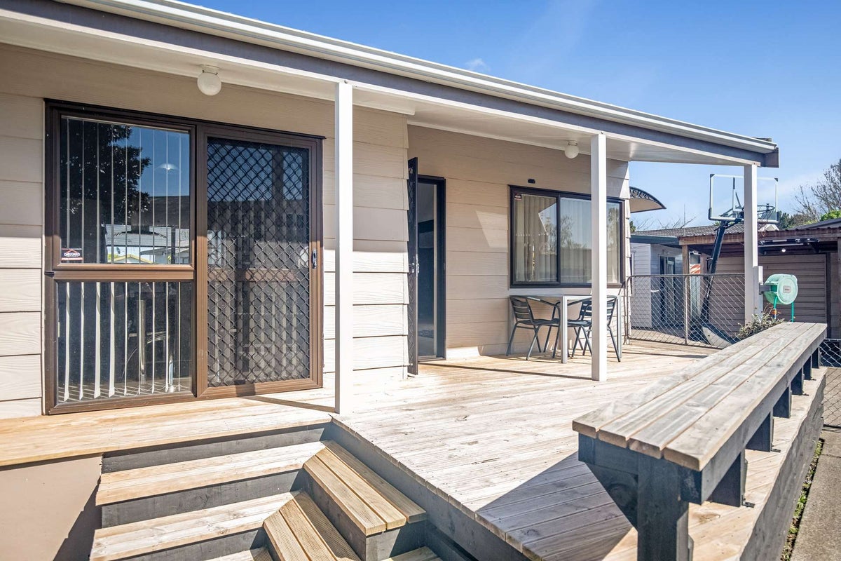 10 Kentucky Crescent, Nawton, Hamilton - Carousel 2