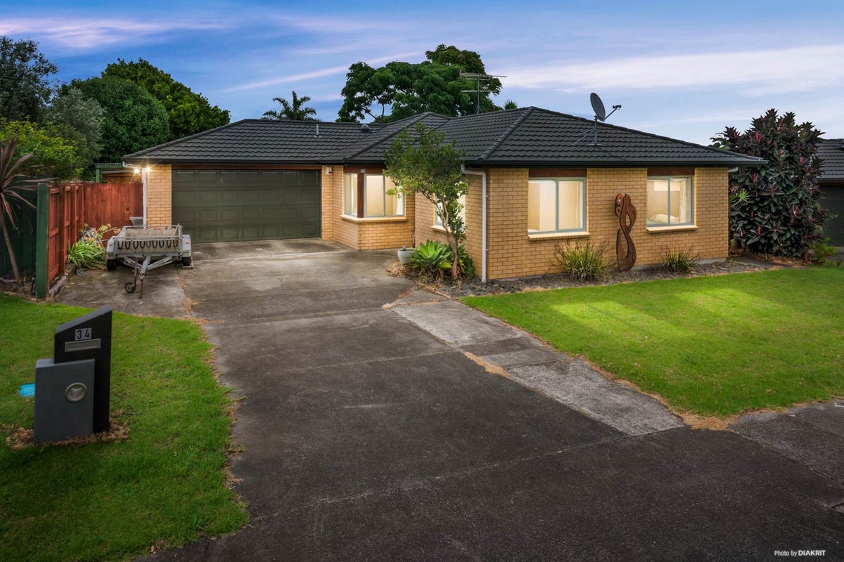 34 Etherton Drive, Weymouth, Auckland - Carousel 1