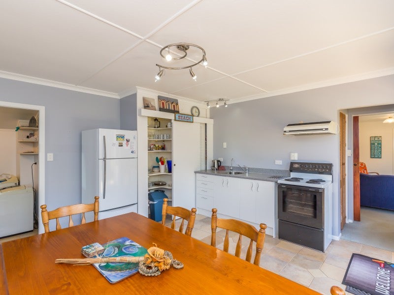 53 Park Avenue, Waitarere Beach, Levin - Carousel 2