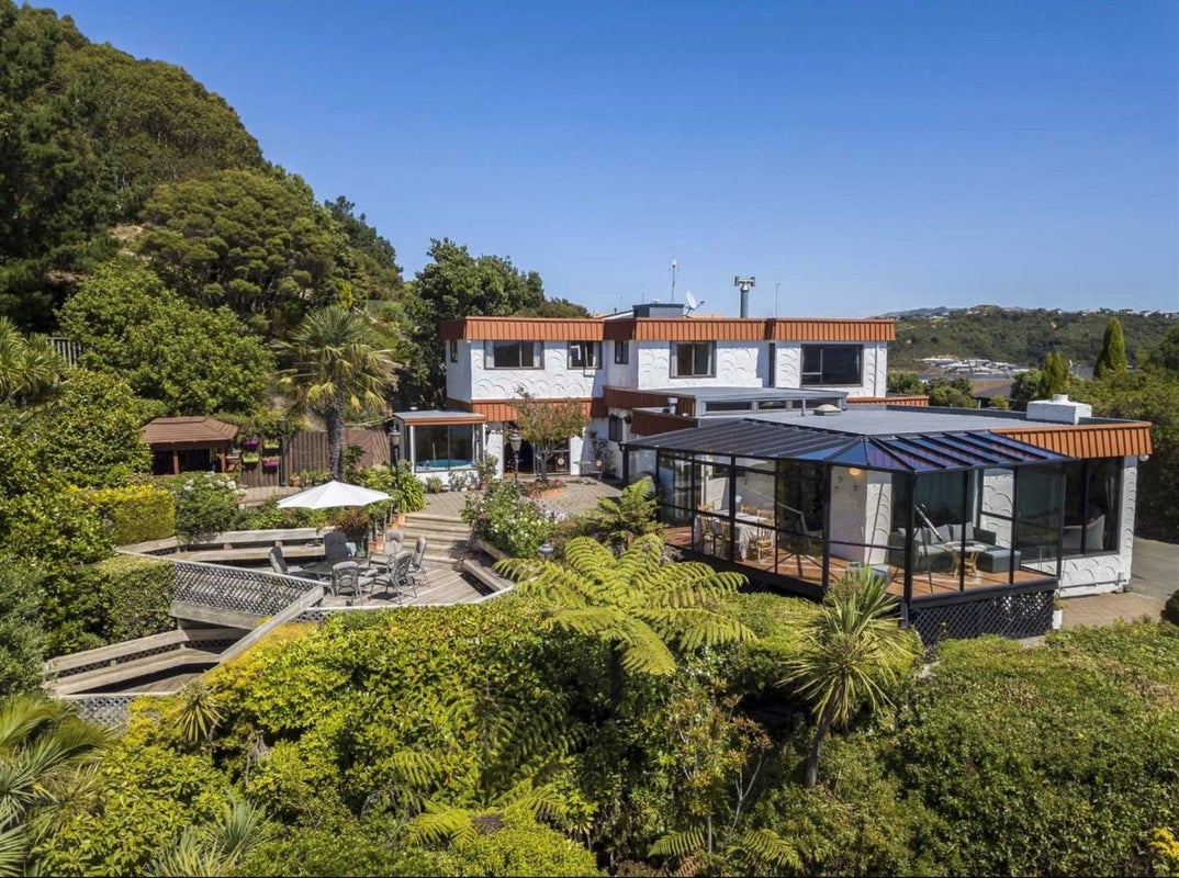 27 Mercury Way, Whitby, Porirua - Carousel 1