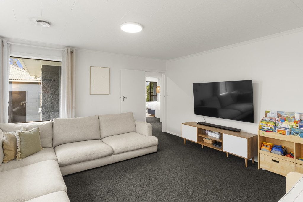 9 PINEHURST CRESCENT, Russley, Christchurch - Carousel 2