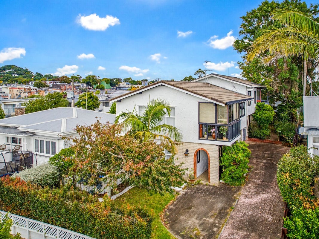 11B Lloyd Avenue, Mount Albert, Auckland - Carousel 2