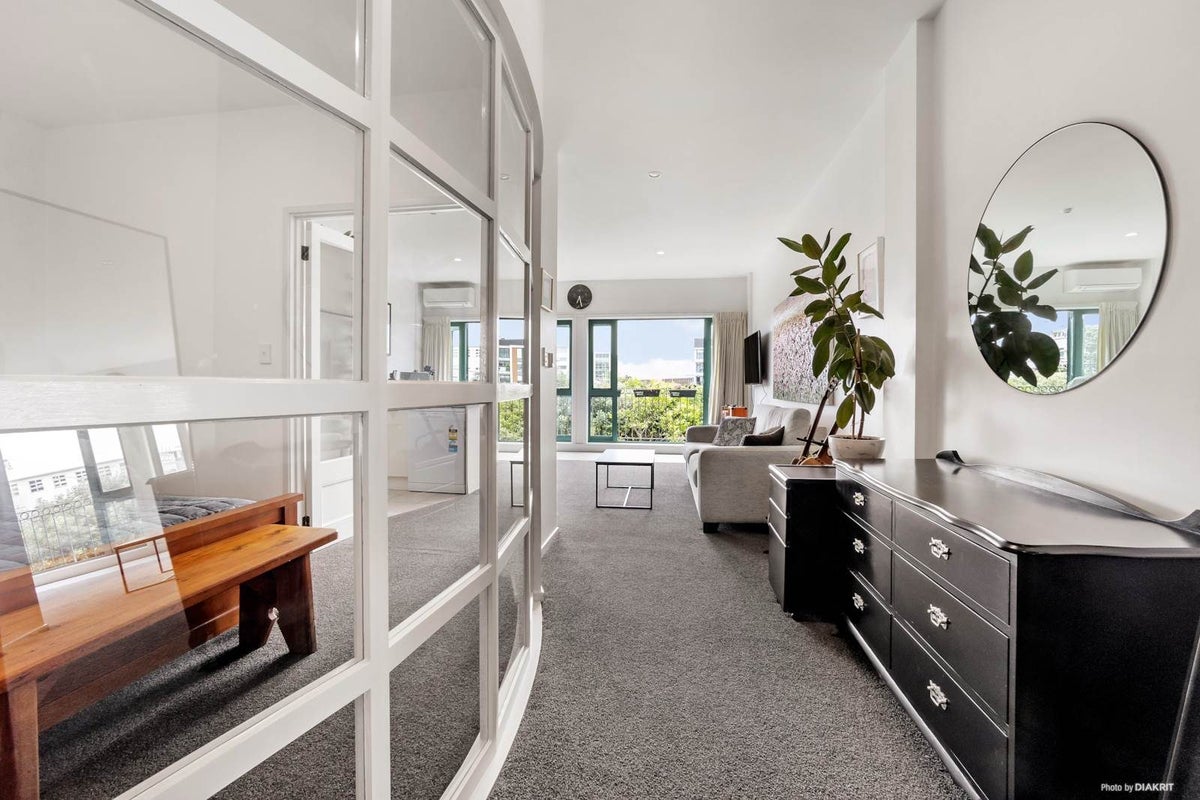 1D/68 Mokoia Road, Birkenhead, Auckland - Carousel 1