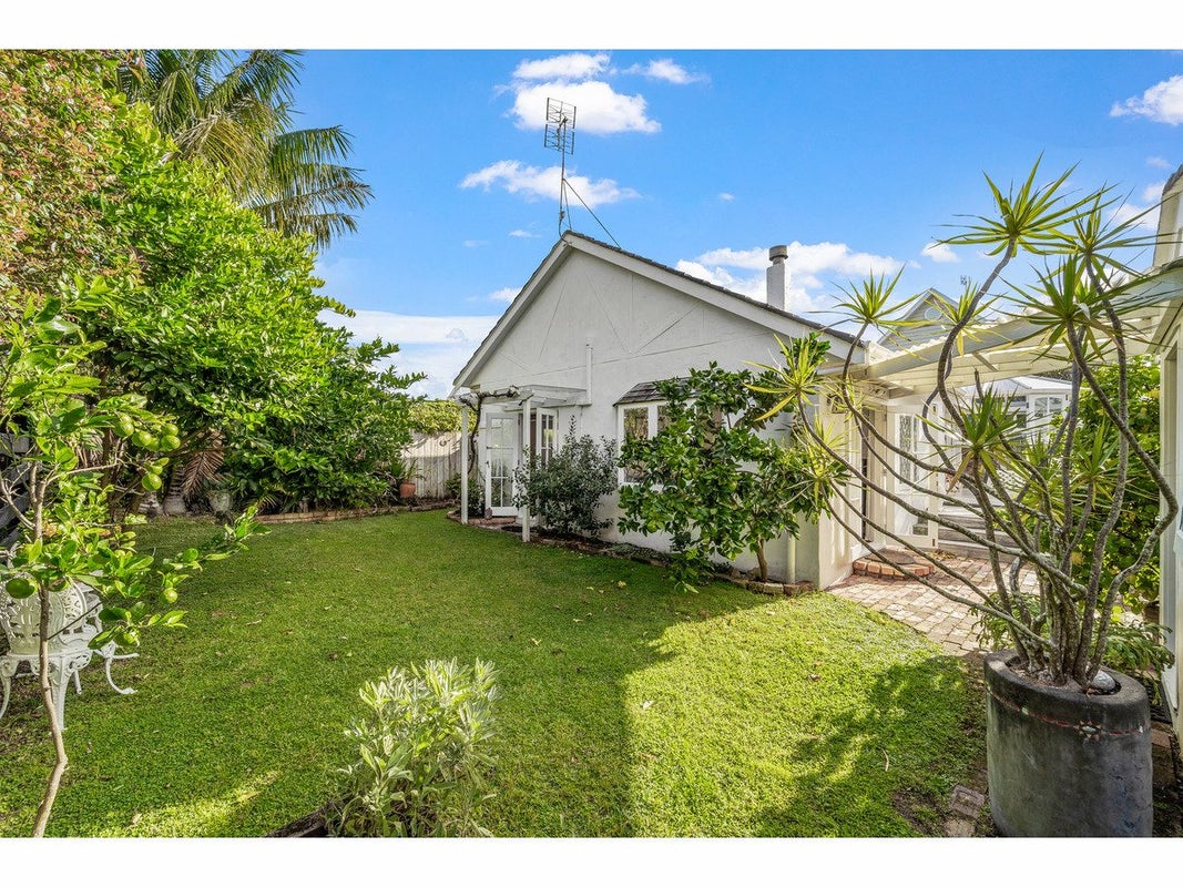 2/23 Cecil Road, Milford, North Shore City - Carousel 2