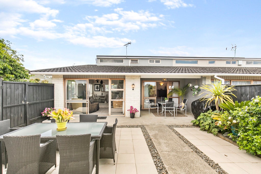 1/111 Cook Street, Howick, Auckland - Carousel 1