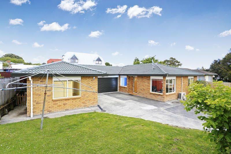 2 Kelman Road, Kelston, Auckland - Carousel 1