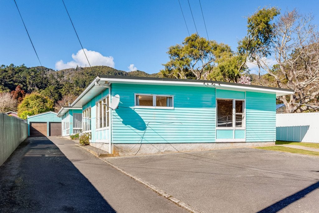 433 Stokes Valley Road, Stokes Valley, Lower Hutt - Carousel 1