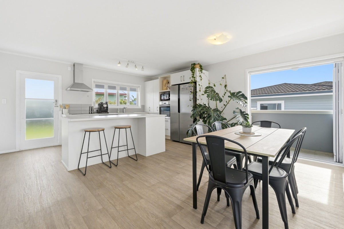 74 Queen Road, Bellevue, Tauranga, Bay Of Plenty - Carousel 2