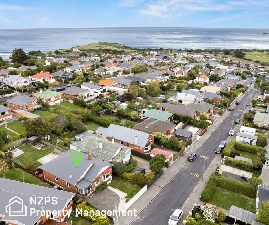 32 Oakland Street, Andersons Bay, Dunedin - Carousel 1