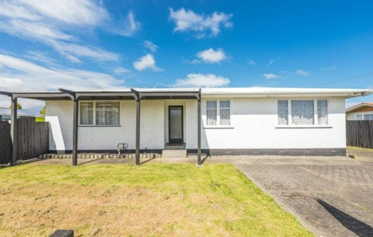 12 Mosston Road, Castlecliff, Whanganui - Carousel 1