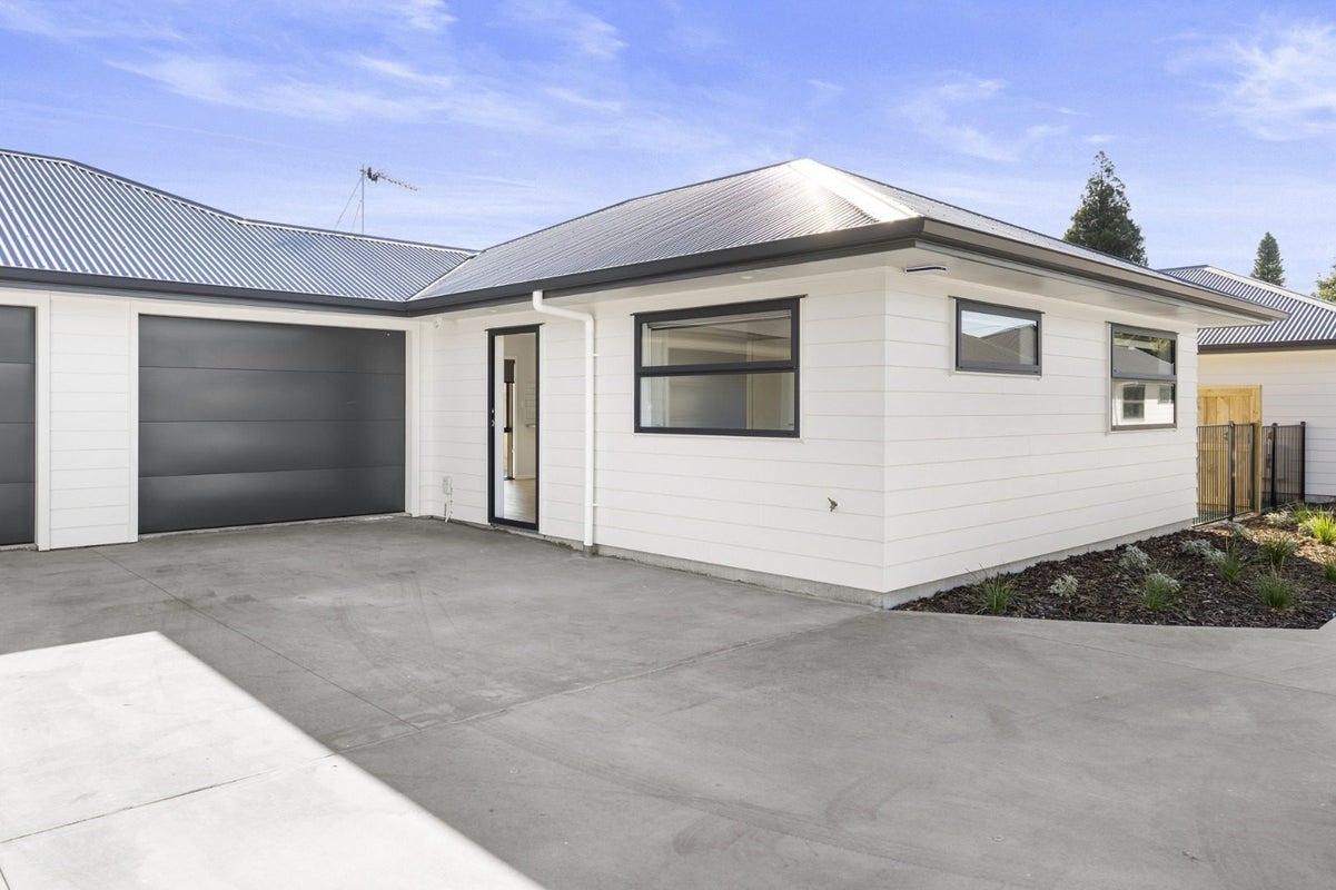 2/7 Fenwick Crescent, Hillcrest, Hamilton - Carousel 1