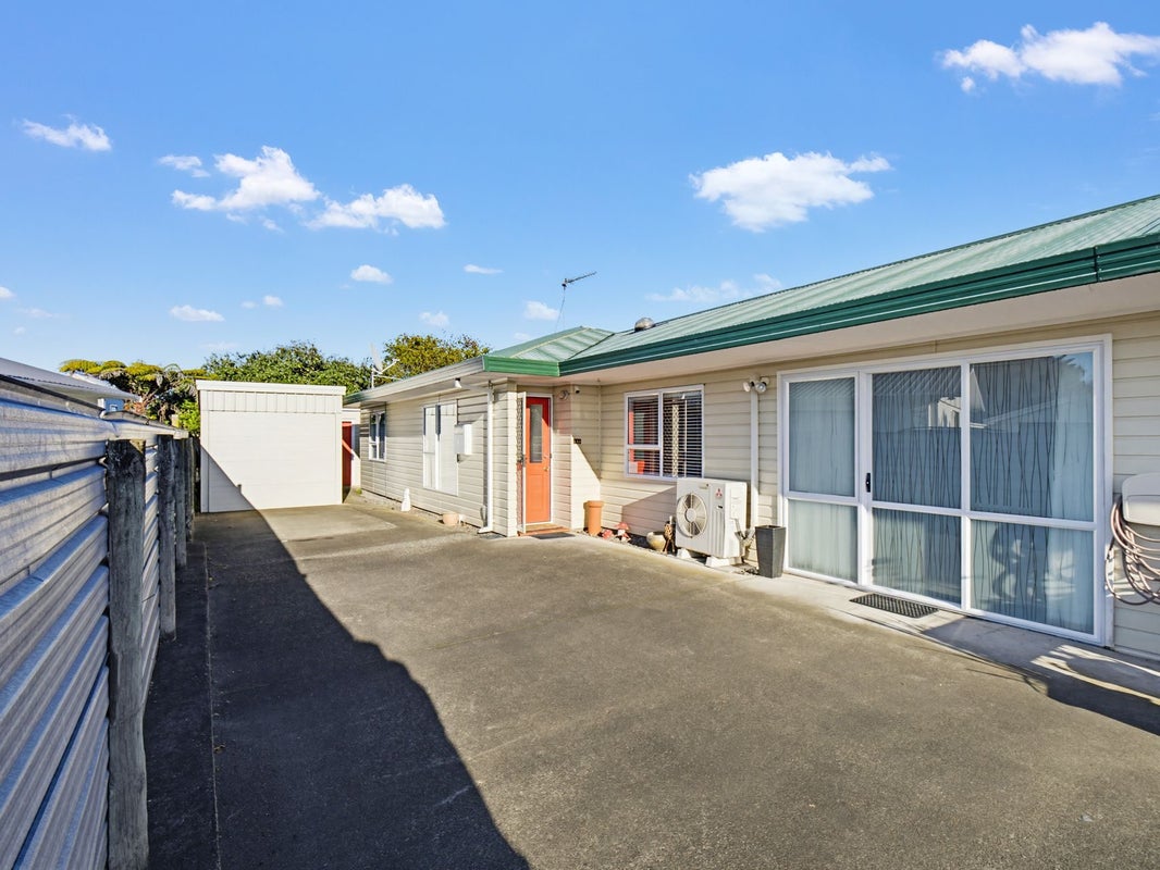 14B Hakeke ST, Whanganui East, Whanganui - Carousel 1