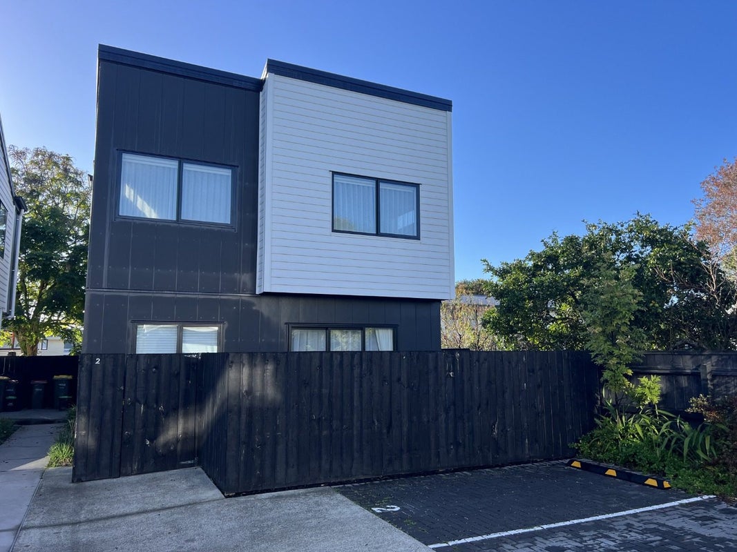 2/39 Graham Avenue, Te Atatu Peninsula, Auckland - Carousel 1