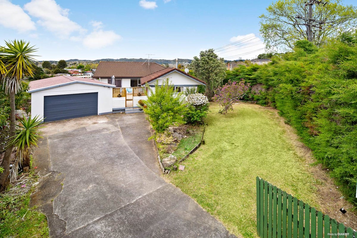 1 Landow Place, Henderson, Auckland - Carousel 1
