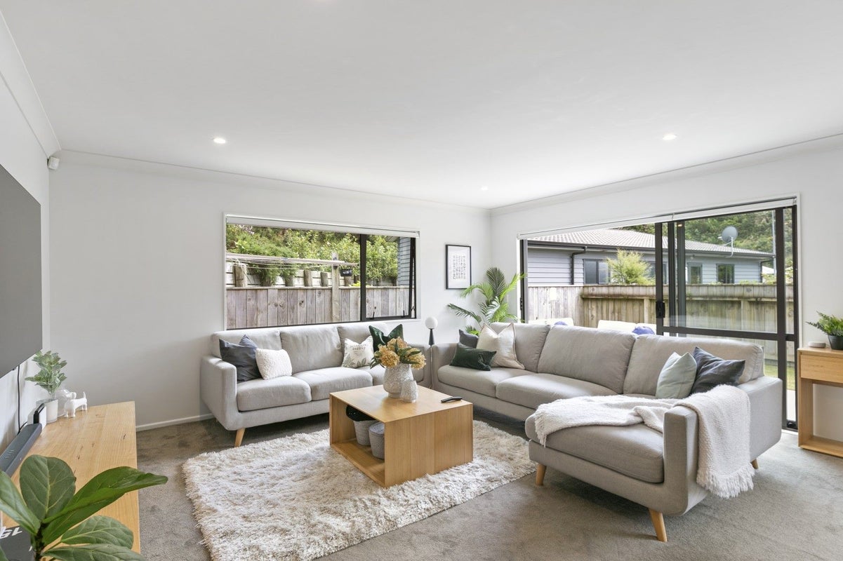 29 Moonsail Drive, Whitby, Porirua - Carousel 2