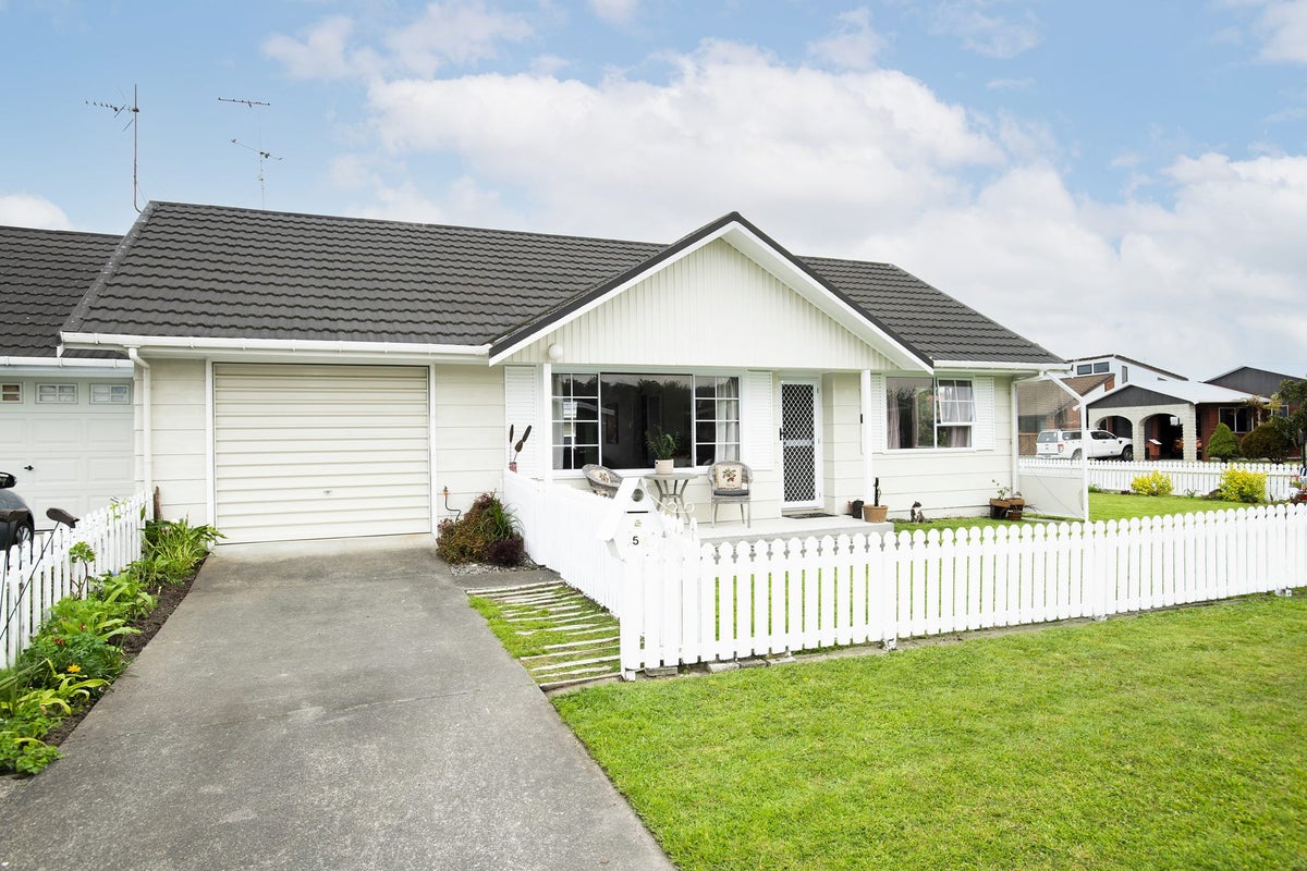 5A Gardner Place, Inner Kaiti, Gisborne - Carousel 1