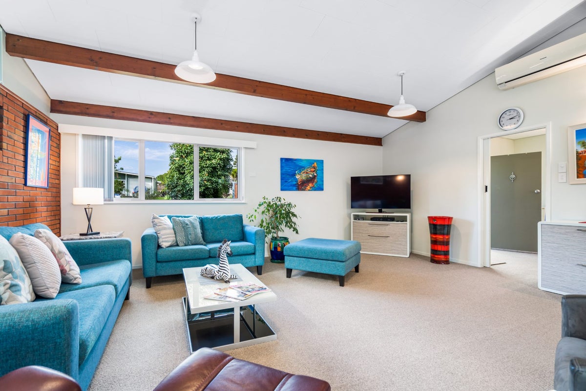 21 Fairway Drive, Kamo, Whangarei - Carousel 1
