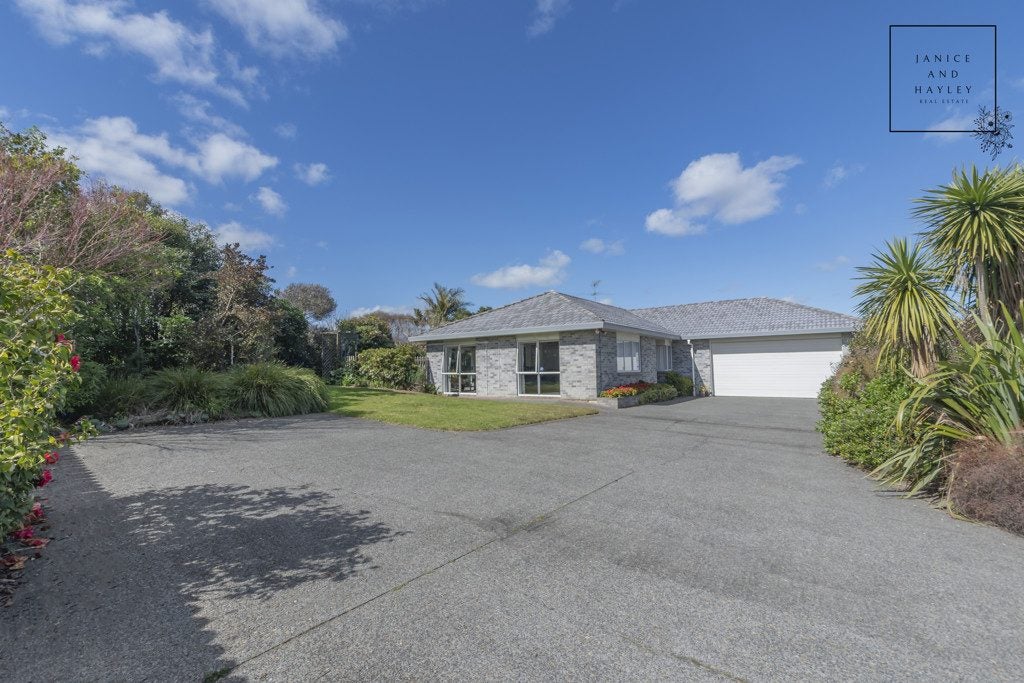 27 Trossach Place, Wattle Downs, Auckland - Carousel 2