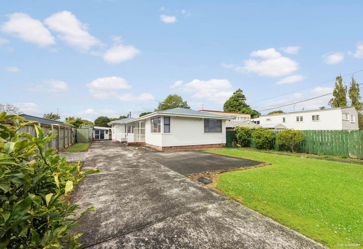 53 Beaubank Road, Kelston, Auckland - Carousel 2