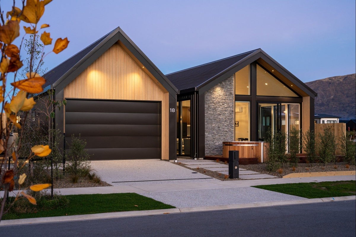 18 Mason Street, WANAKA - Carousel 23