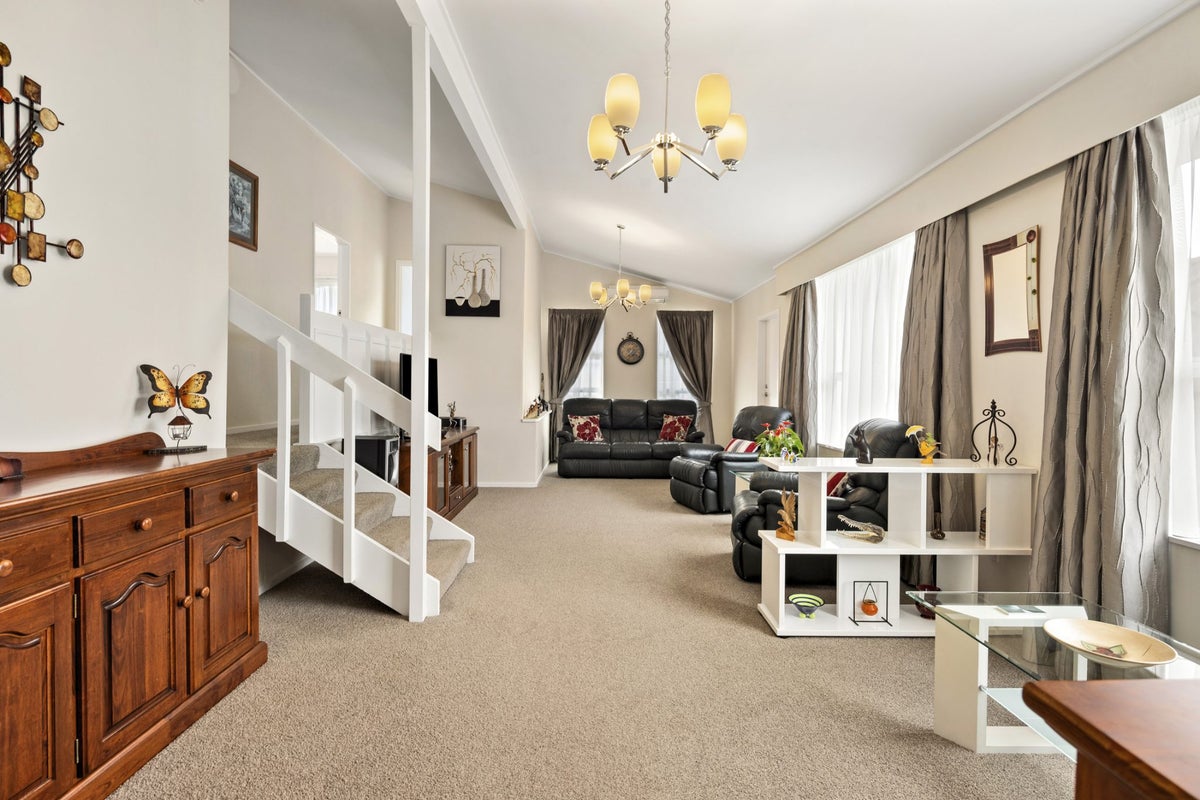 5 Caesars Place, Churton Park, Wellington - Carousel 2