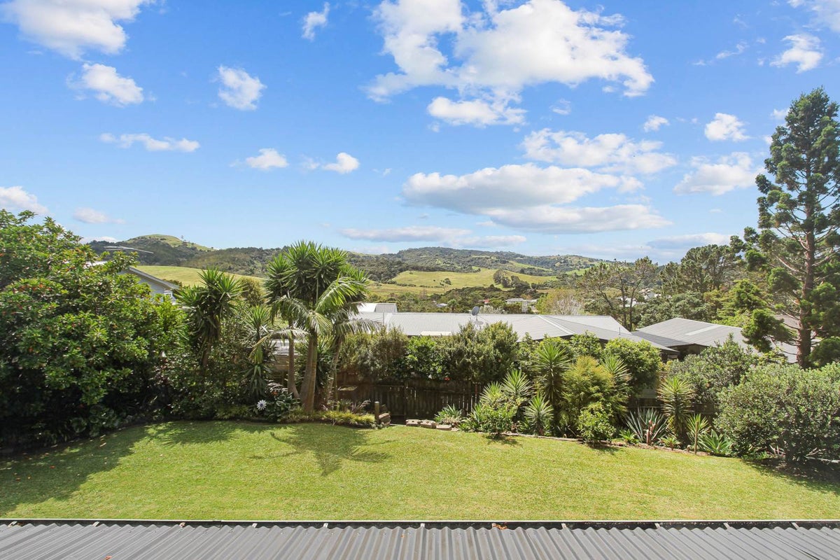 7 Hatfield Heights, Hatfields Beach, Orewa - Carousel 2