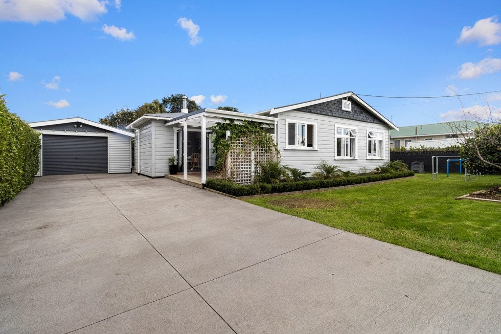 4 Barrett Road, Spotswood, New Plymouth, Taranaki - Carousel 24