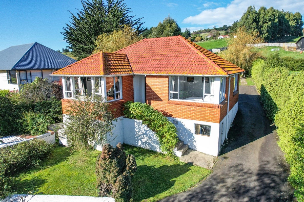 35 Burgess Street, Green Island, Dunedin - Carousel 1