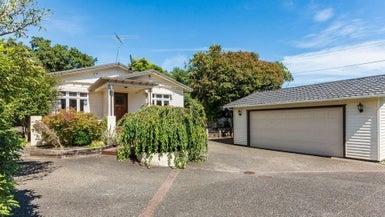 10 Gloucester Street, Silverstream, Upper Hutt - Carousel 1